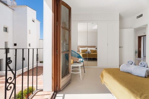 Marbella - Nyrenovert, Eksklusiv 2-soveroms leilighet midt i marinaen med parkering og investeringsmulighet – bilde 12