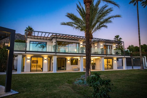 Marbella - Førsteklasses beliggenhet, Totalrenovert villa på Golden Mile med panoramautsikt – bilde 9