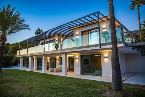 Marbella - Førsteklasses beliggenhet, Totalrenovert villa på Golden Mile med panoramautsikt – bilde 10