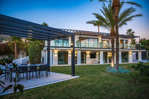 Marbella - Førsteklasses beliggenhet, Totalrenovert villa på Golden Mile med panoramautsikt – bilde 8