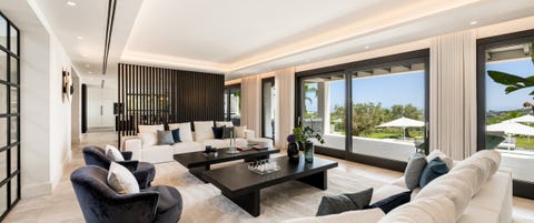 Marbella · Praktfull moderne villa i La Cerquilla med panoramautsikt over havet – bilde 9