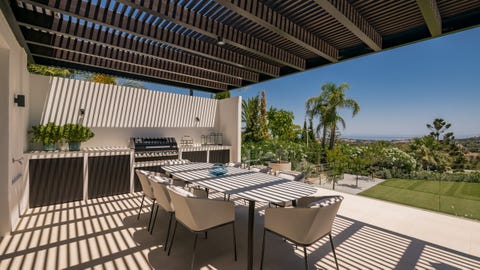 Marbella · Praktfull moderne villa i La Cerquilla med panoramautsikt over havet – bilde 6