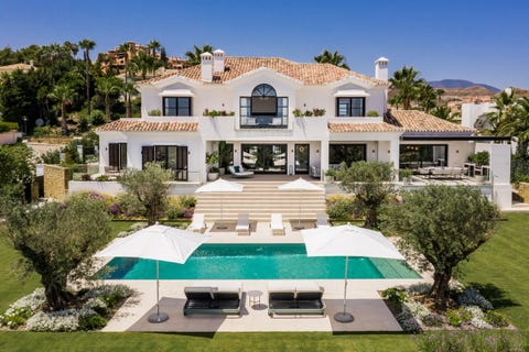 Marbella · Praktfull moderne villa i La Cerquilla med panoramautsikt over havet – bilde 4
