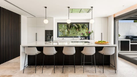 Marbella · Praktfull moderne villa i La Cerquilla med panoramautsikt over havet – bilde 2