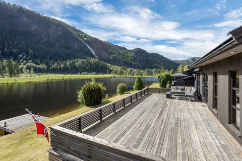 Neubau-Hütte am Wasser in Bygland (2021)