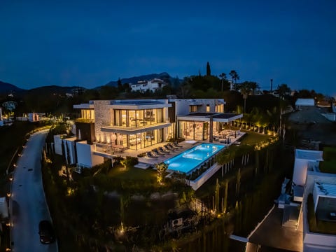 Benahavis · Norsk-eid arkitektonisk mesterverk - 1.451 m² med panoramautsikt, privat spa, heliport og infinitybasseng – bilde 3