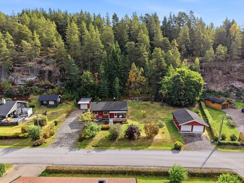 Hvittingfoss - Enebolig med stor tomt og dobbel garasje | Rolig beliggenhet | Stort potensial og moderniseringsbehov