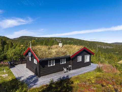 Skrim Nord - Lys og arealeffektiv hytte beliggende i enden av blindvei | solrike skjermede uteplasser | vann og avløp innlagt
