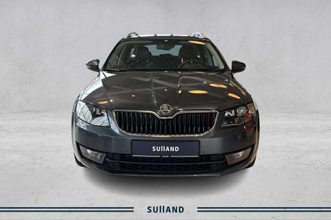 Skoda Octavia byr på en romslig kupe samt et digert bagasjerom for bagasjen til hele familien.