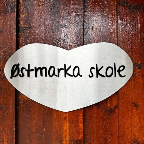 ØSTMARKA SKOLE logo