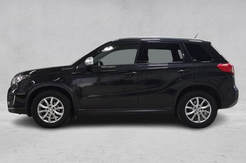 Kompakt, men tøff SUV-design med skarpe linjer og en høy bakkeklaring, perfekt for både bykjøring og eventyr.
