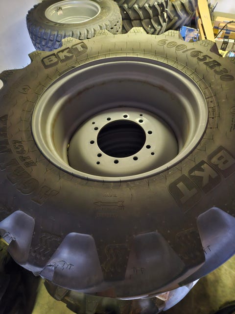 Komplett hjulsett - BKT RT 657 i dim 710/70R42 & 600/65R30 - 7250 TTV