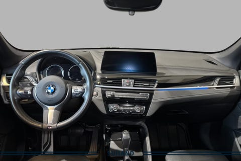 Sporty og oversiktlig førermiljø.