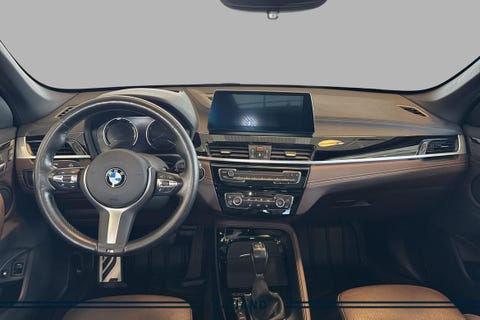 Sporty kupe med god komfort.