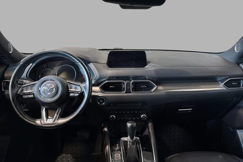 Oversiktlig og behagelig førermiljø.