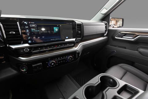 Chevrolet Silverado - thumbnail 12