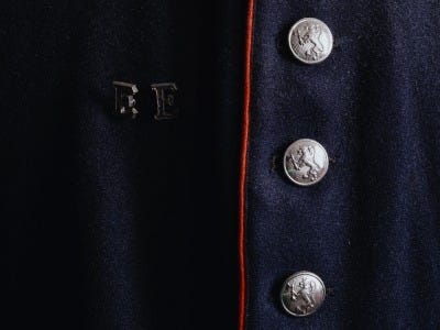 Forsvarshistorisk museum logo