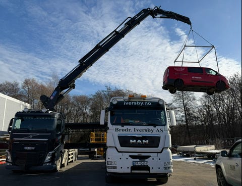 Brødr Iversby As logo