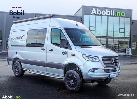 Innova Roadtrip 595L / Mercedes 190HK 4×4 / Eksklusiv 4×4 bybobil med yachtdesign / Solcelle/