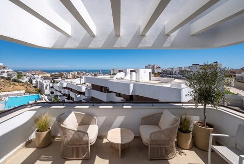 Flott duplex-penthouse med 3 soverom, sjøutsikt og 113 m² terrasse i Estepona – bilde 3
