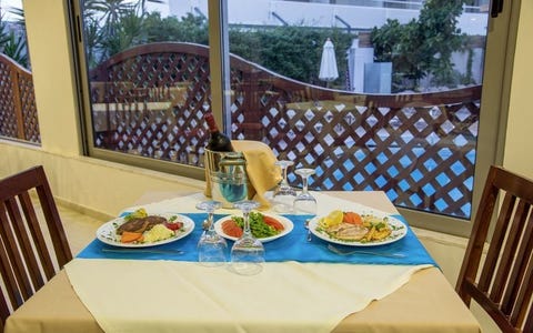 Manousos City Hotel 10 av 12