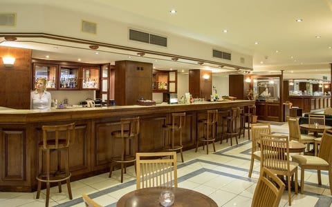 Manousos City Hotel 7 av 12