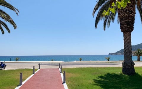 Mediterranean Beach 6 av 14