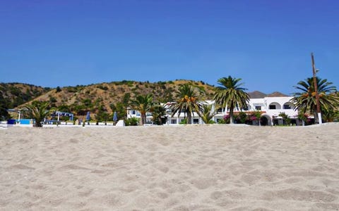 Mediterranean Beach 5 av 14