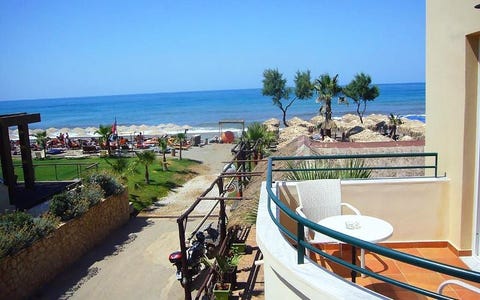 Panos Beach Hotel 7 av 15