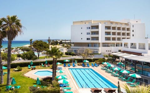 Pylea Beach Hotel 9 av 17
