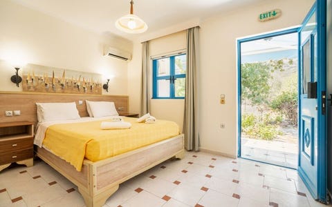 Livadia Beach 4 av 14
