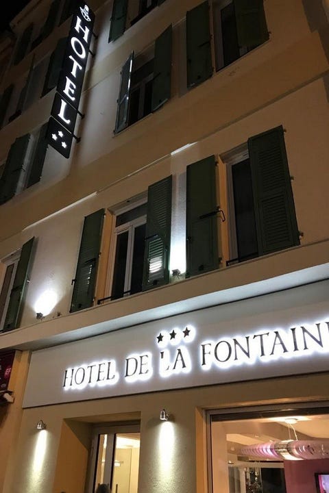 Hôtel de la Fontaine 1 av 10
