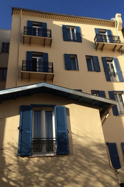 Hôtel de la Fontaine 2 av 10