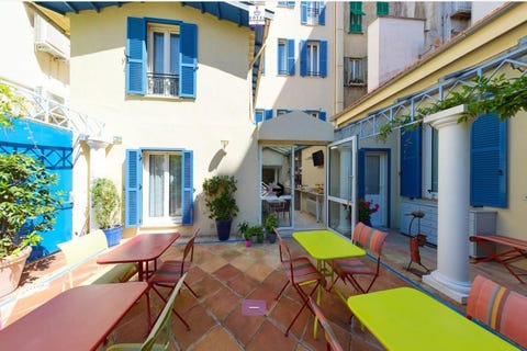 Hôtel de la Fontaine 3 av 10