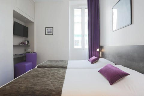 Hôtel de la Fontaine 6 av 10