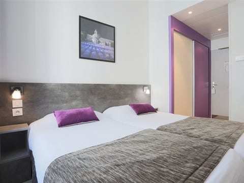 Hôtel de la Fontaine 8 av 10