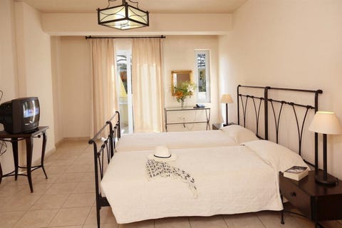 Lambrinos Suites 2 av 10