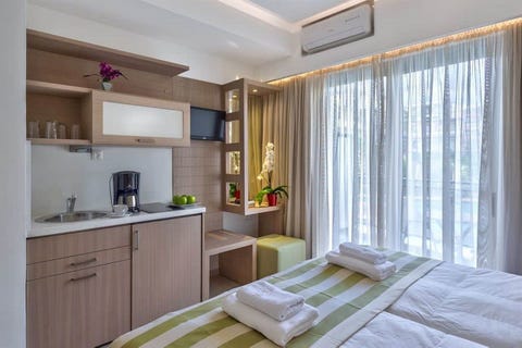 Leonidas Hotel & Apartments 4 av 10