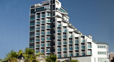 Hotel La Familia Gallo Rojo 2 av 8
