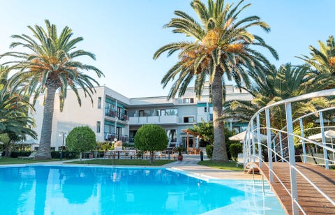 May Beach Hotel 1 av 10