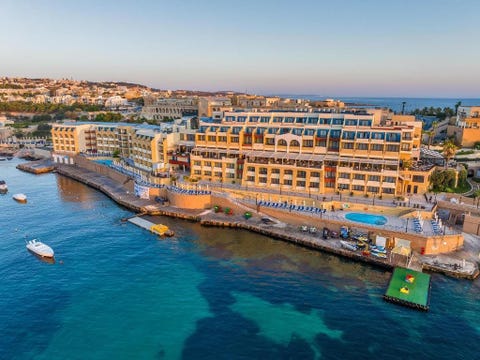 Verdi St. George's Bay Marina 1 av 5