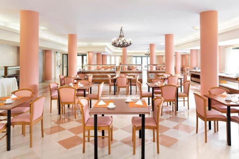 Century Resort Hotel 8 av 17