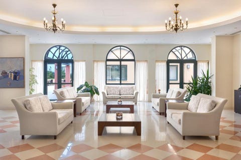 Century Resort Hotel 7 av 17