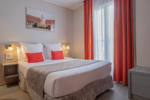 Hôtel de la Fontaine 4 av 5