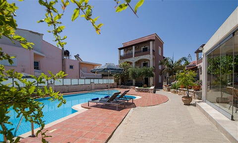 Lilium Hotel 1 av 13