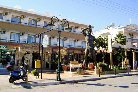 Dimitra 1 av 14