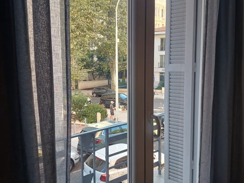 Velkommen til Rue Berlioz , en sjarmerende og rolig gate midt i Nice ”