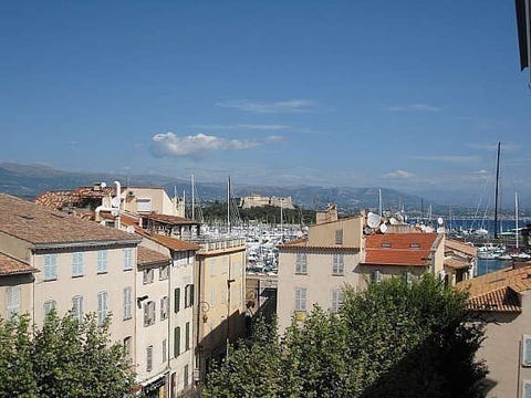 PENTHOUSE leilighet i hjertet av gamle Antibes. Langtidsleie mulig.