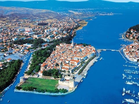 Flott 4-roms leilighet m/hjørnebalkong til leie i Trogir Ciovo (Split), Kroatia