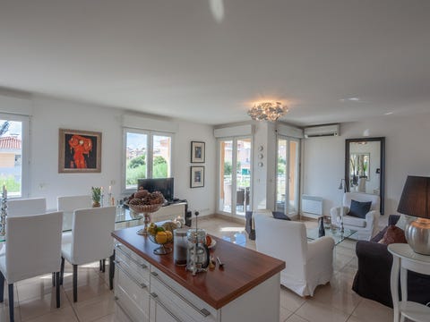 Nydelig toppleilighet i Antibes. Solrikt og stille